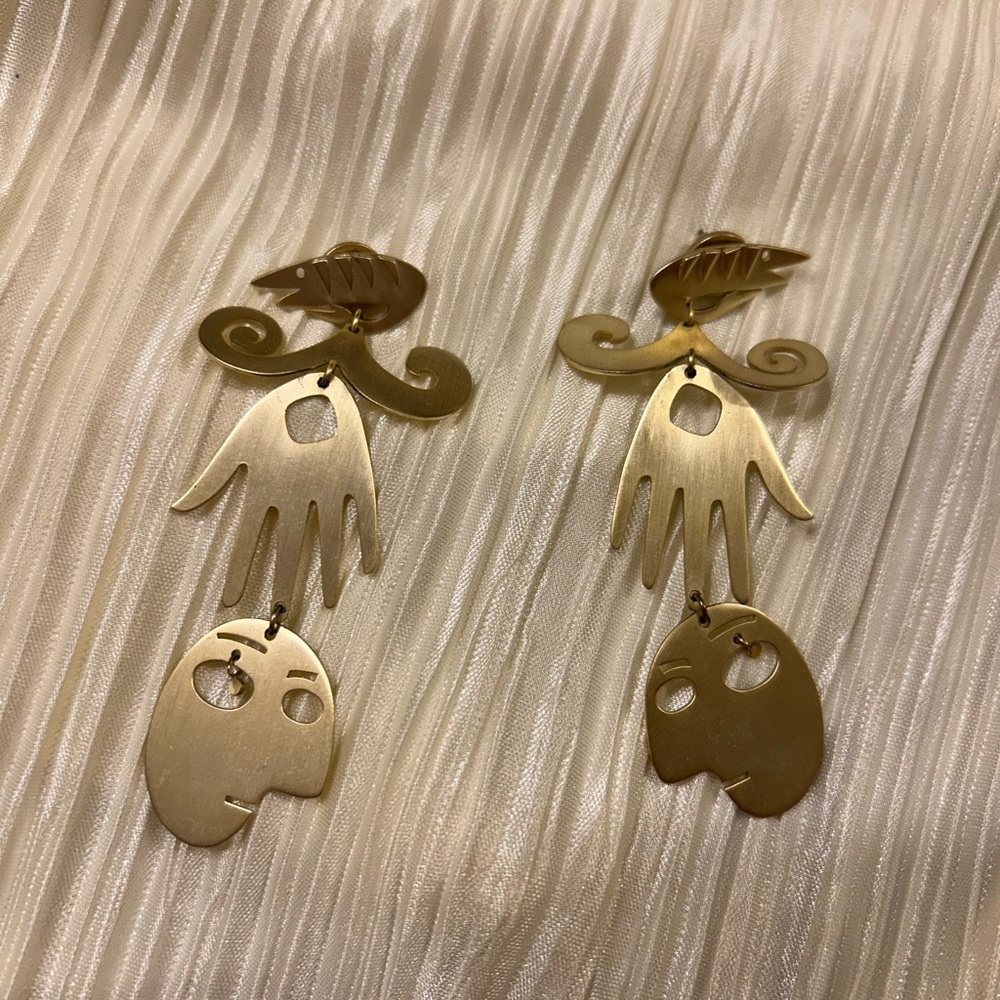 Rare beautiful Tory Burch earrings. Fish, Hand & Face.